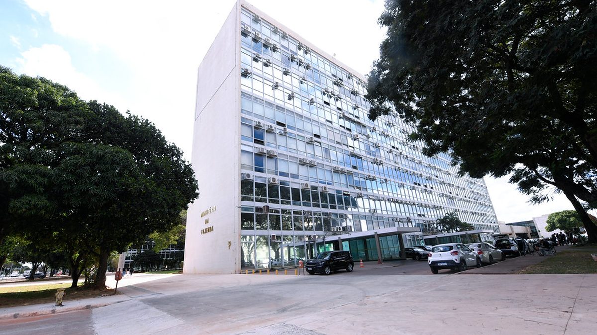 Fachada do Ministério da Fazenda, na Esplanada dos Ministérios, em Brasília