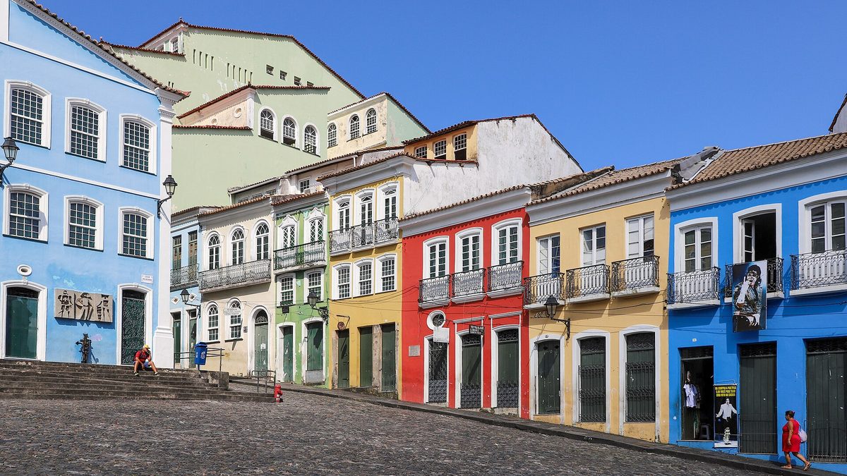 Sobrados coloridos no Largo do Pelourinho, no Centro Histórico de Salvador