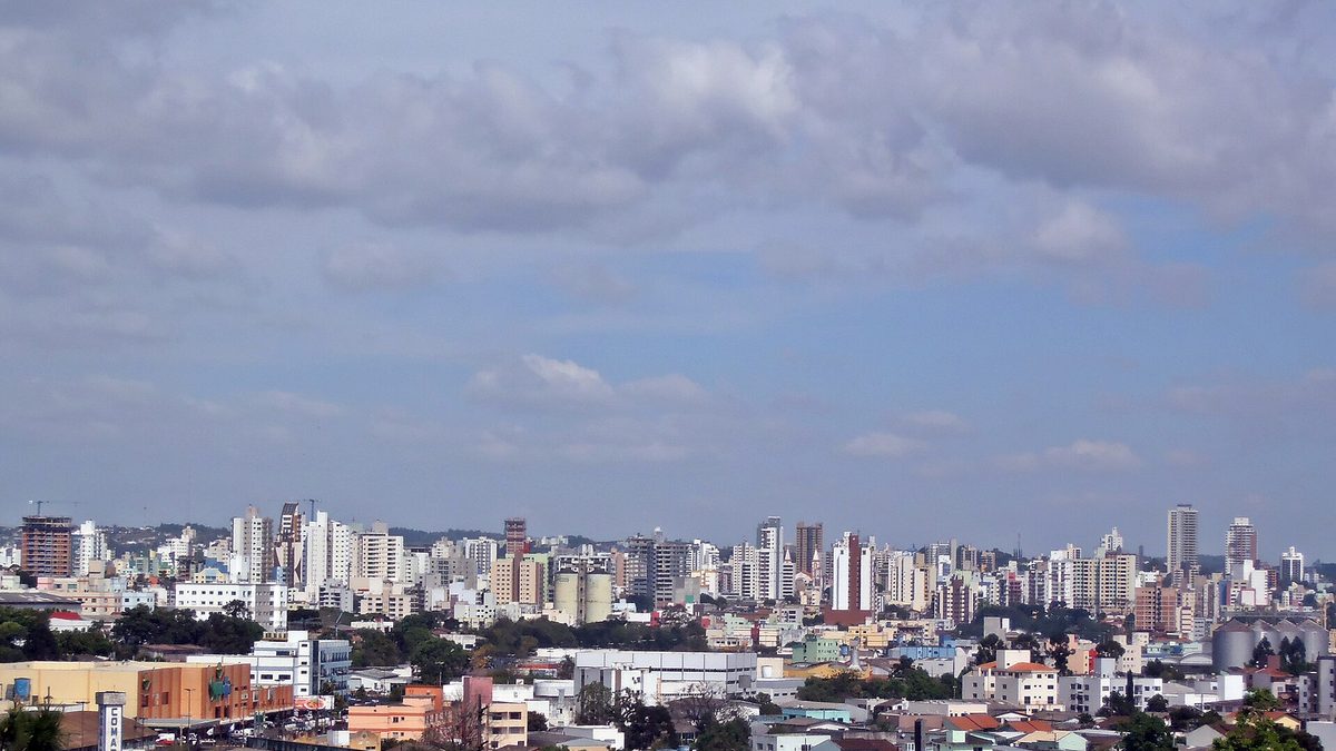Vista de Chapecó sob céu nublado, no Oeste de Santa Catarina